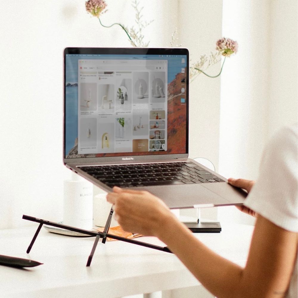 [Портативна алюмінієва підставка для ноутбука Native Union Fold Laptop Stand чорного кольору, легка конструкція]