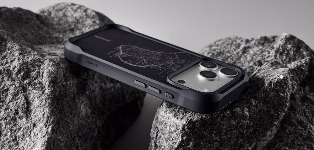 Чохол Nomad Rugged Case Norte на iPhone 18 на фоні каменів