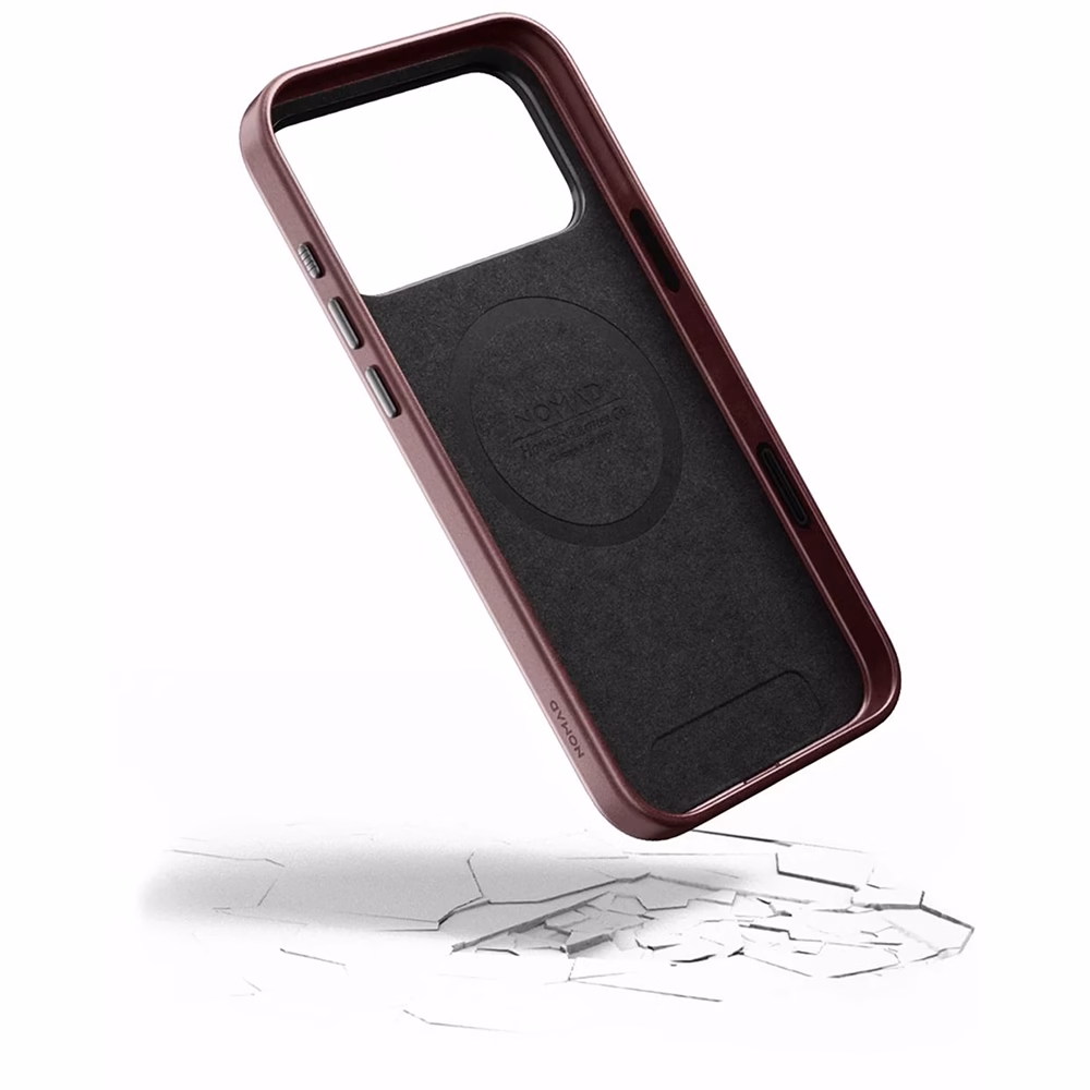 Чохол Nomad Traditional Horween Burgundy падає на кут
