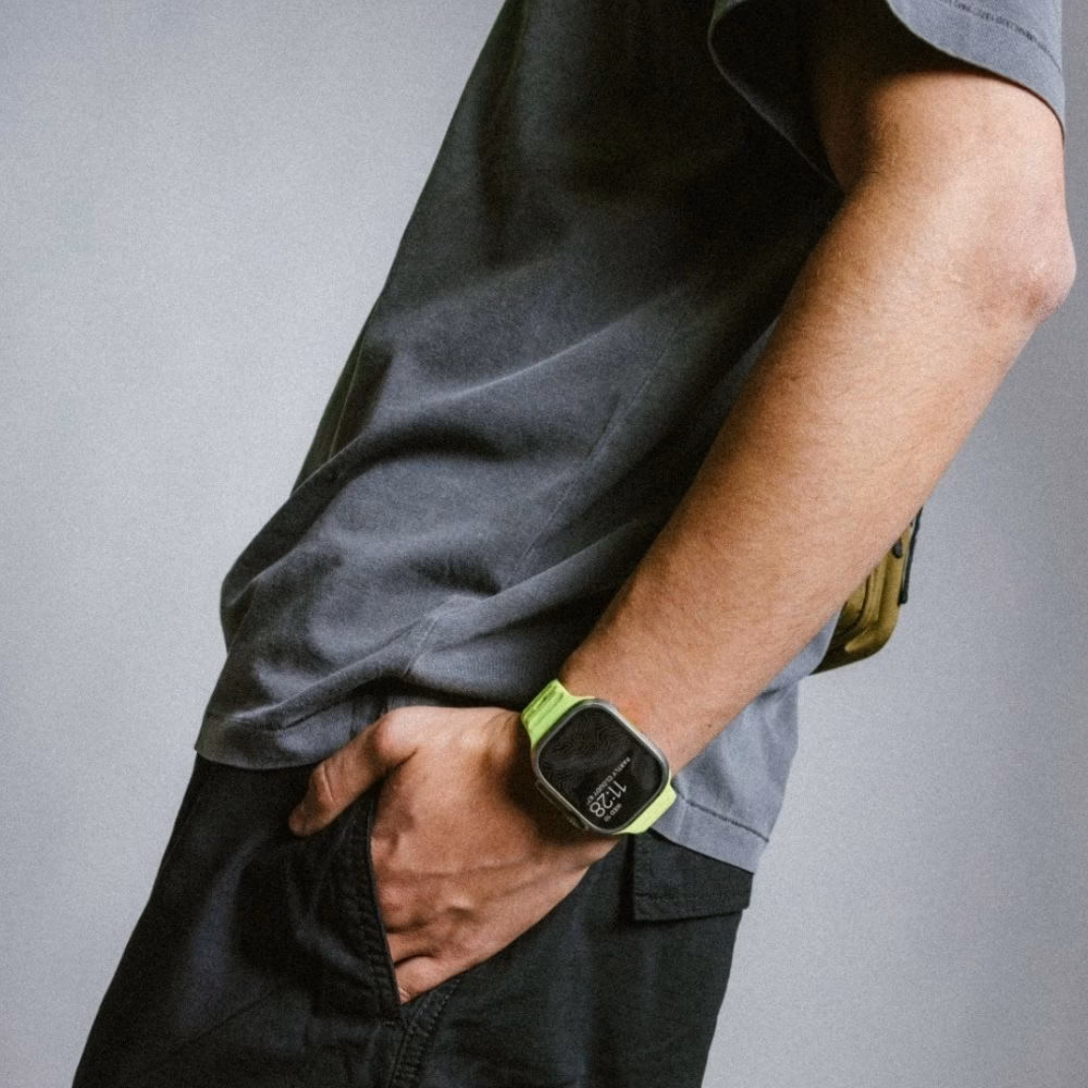 Nomad Sport Band Glow 2.0, що демонструє вентиляційні отвори та текстуру матеріалу для відведення вологи під час спорту