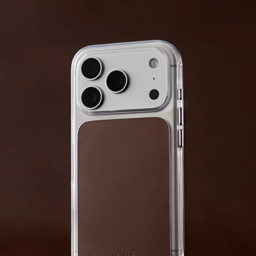 Кнопка камери та шкіряна вставка чохла Nomad Clear Horween Rustic Brown