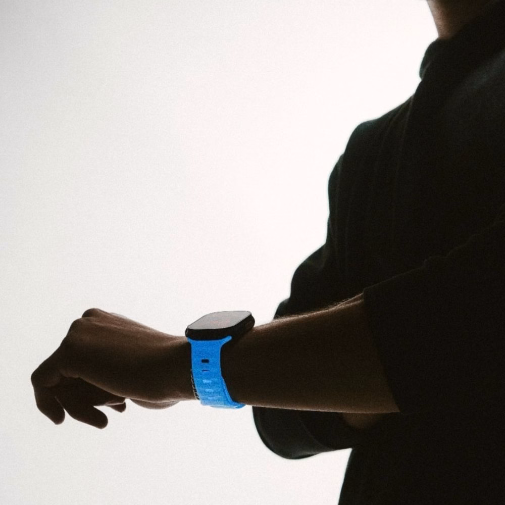 Ефект світіння в темряві ремінця Nomad Sport Band Icy Blue Glow, фосфоресцентний матеріал для Apple Watch 46mm/49mm, ідеально для нічних тренувань