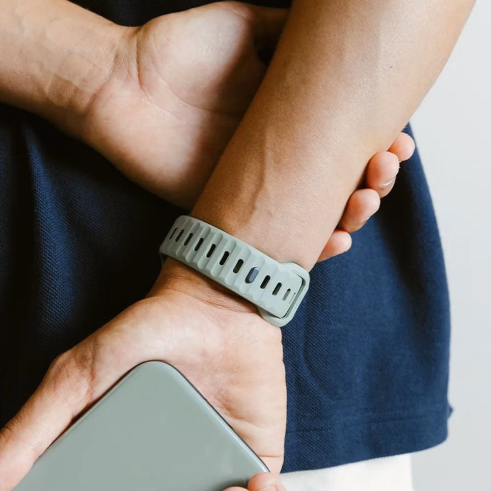 Силіконовий ремінець Nomad Sport Band Coastal Rock для Apple Watch Ultra 49mm та 45/46mm на зап'ясті