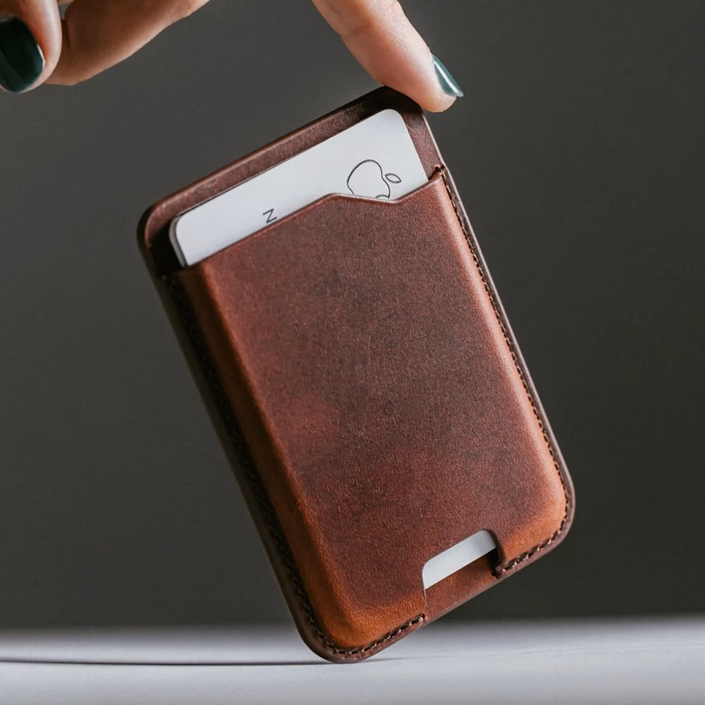 Кожаный кошелек Nomad MagSafe Wallet Rustic Brown: элегантное хранение банковских карт в коже Horween.
