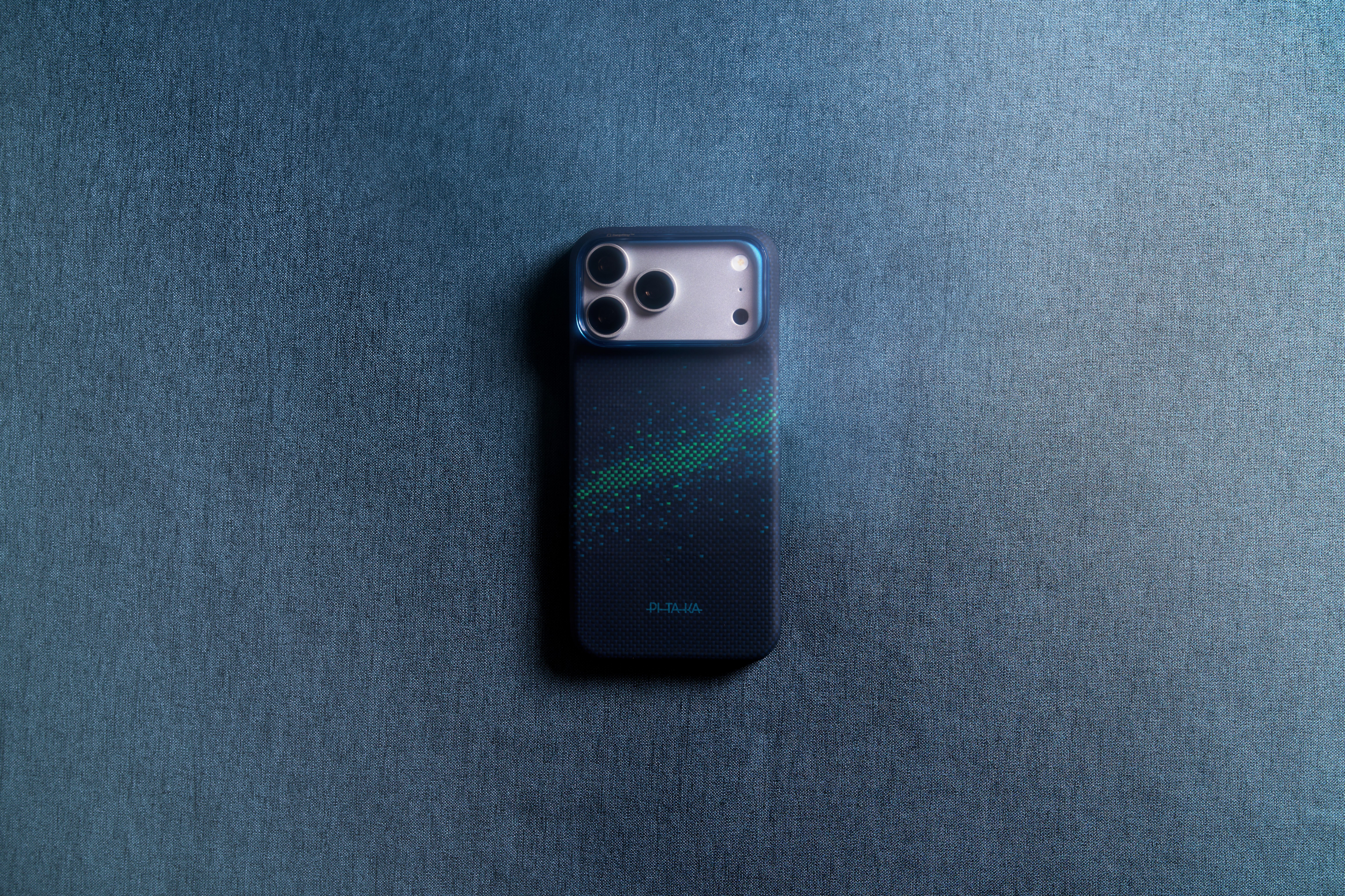 Чохол Pitaka Edge Milky Way Galaxy Rion Nebula-01 на фоні