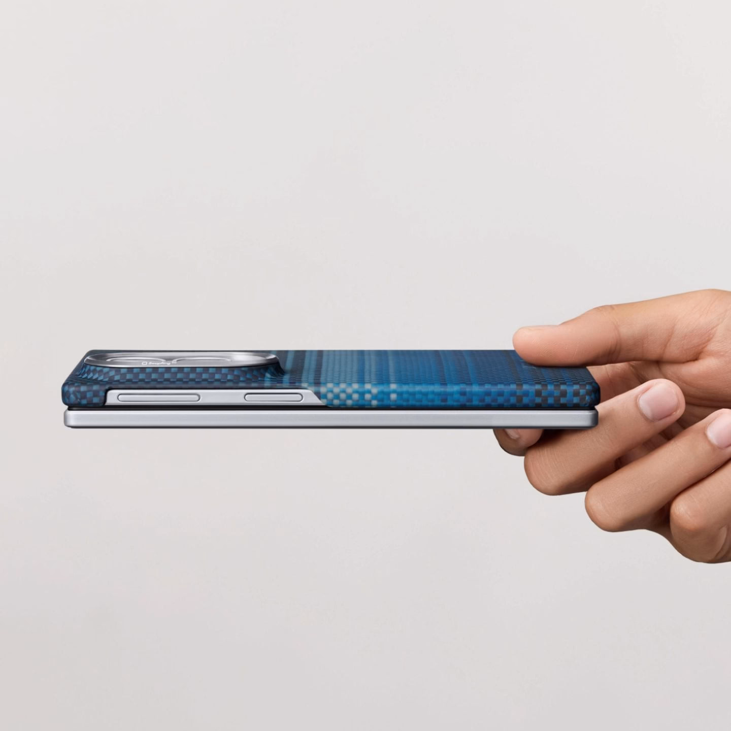 Товщина чохла Pitaka Edge Ultra-Slim Moonrise для Z Fold 8 збоку