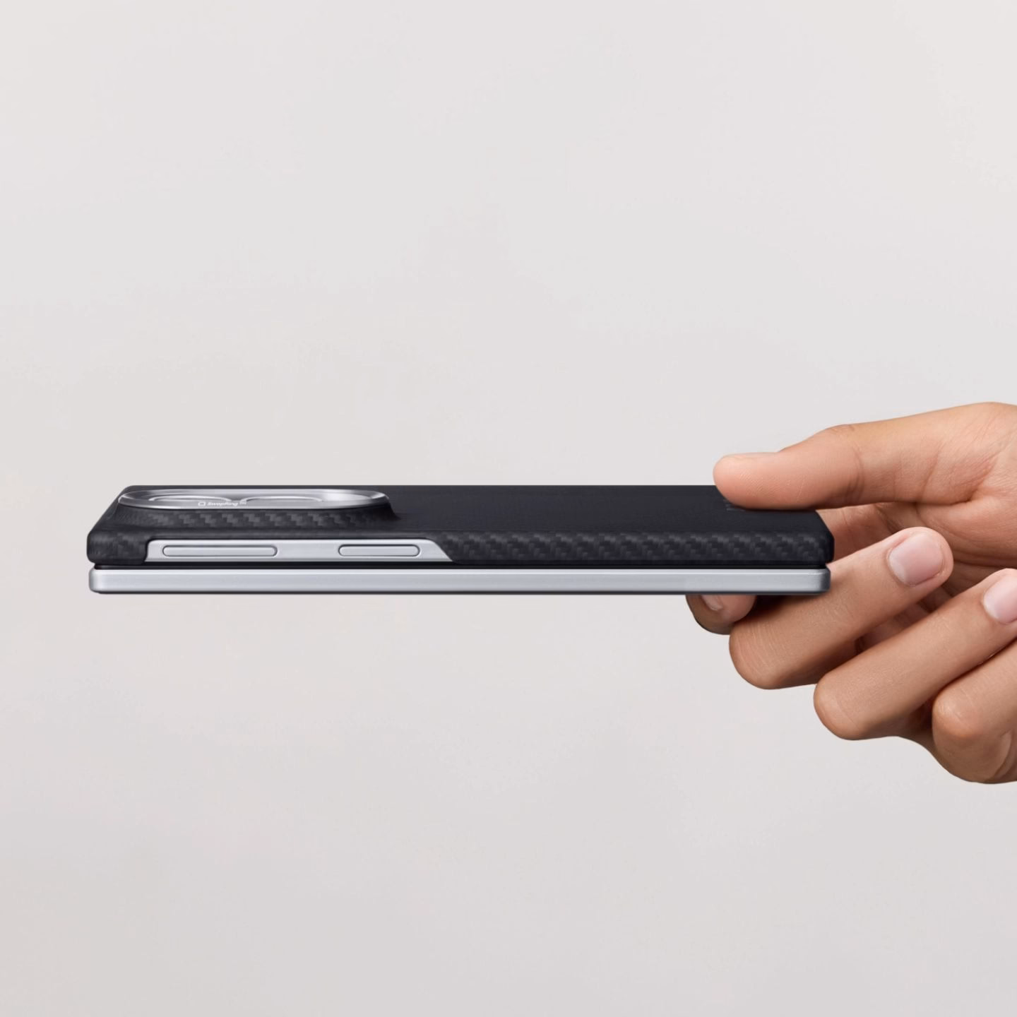Товщина чохла Pitaka Edge Ultra-Slim для Z Fold 8 збоку