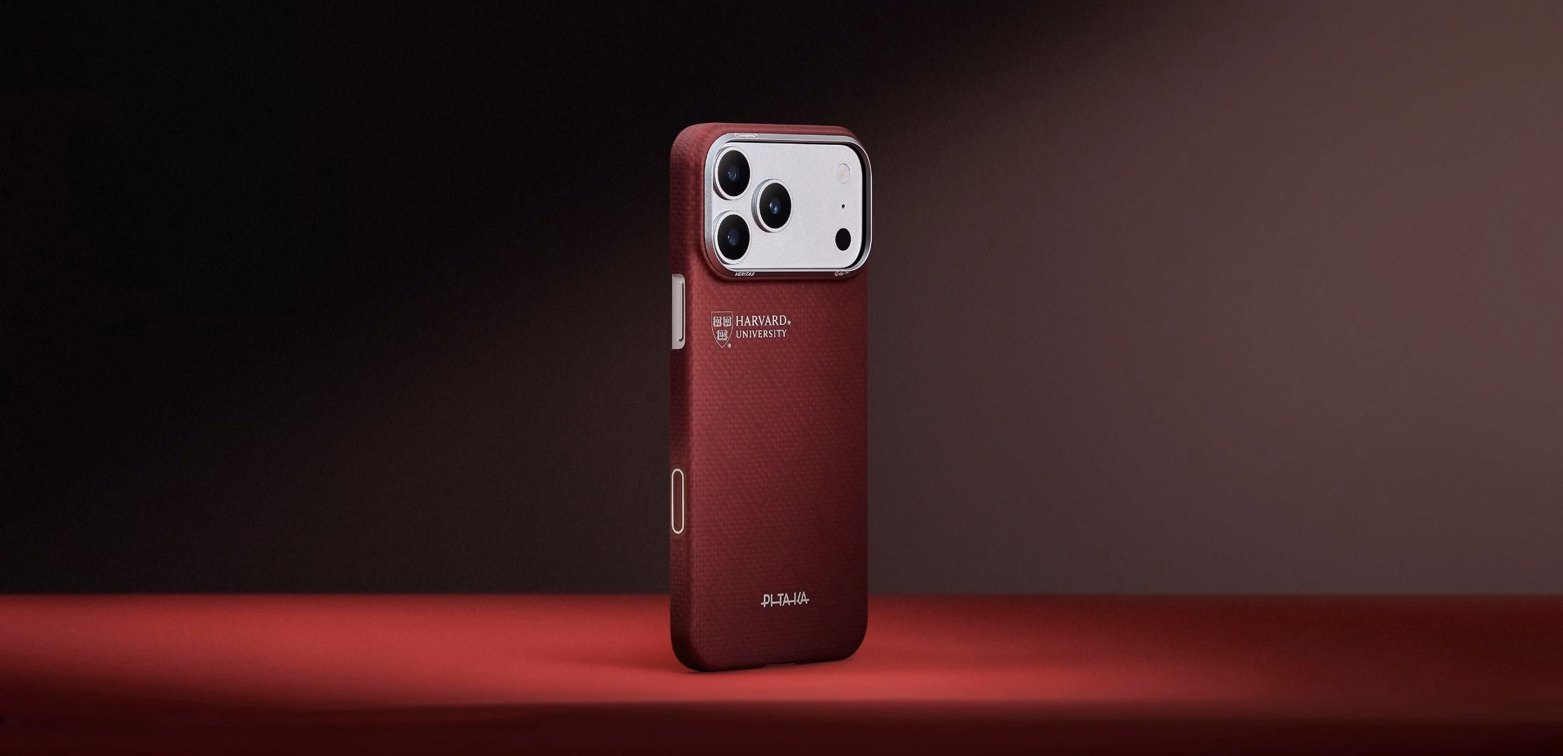Чохол Pitaka Harvard Crimson на iPhone Air на бордовому фоні