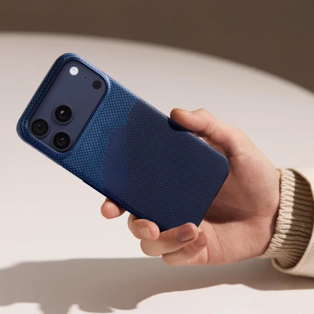 Pitaka Ultra-Slim Over the Horizon в руці