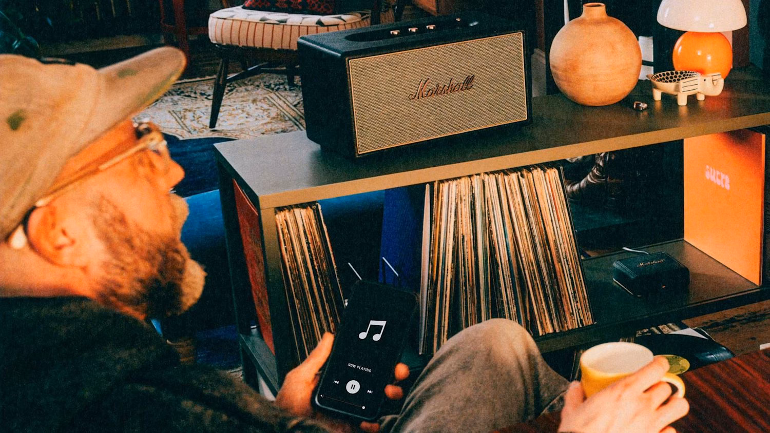 Керування Marshall Stanmore IV Black через додаток на смартфоні