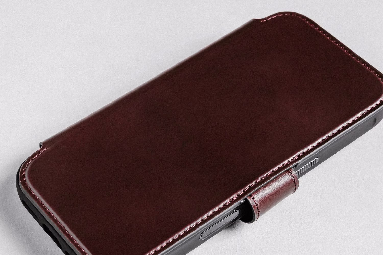 Шкіряний чохол-книжка Nomad Modern Folio Horween Burgundy для iPhone 17 Pro Max - 5