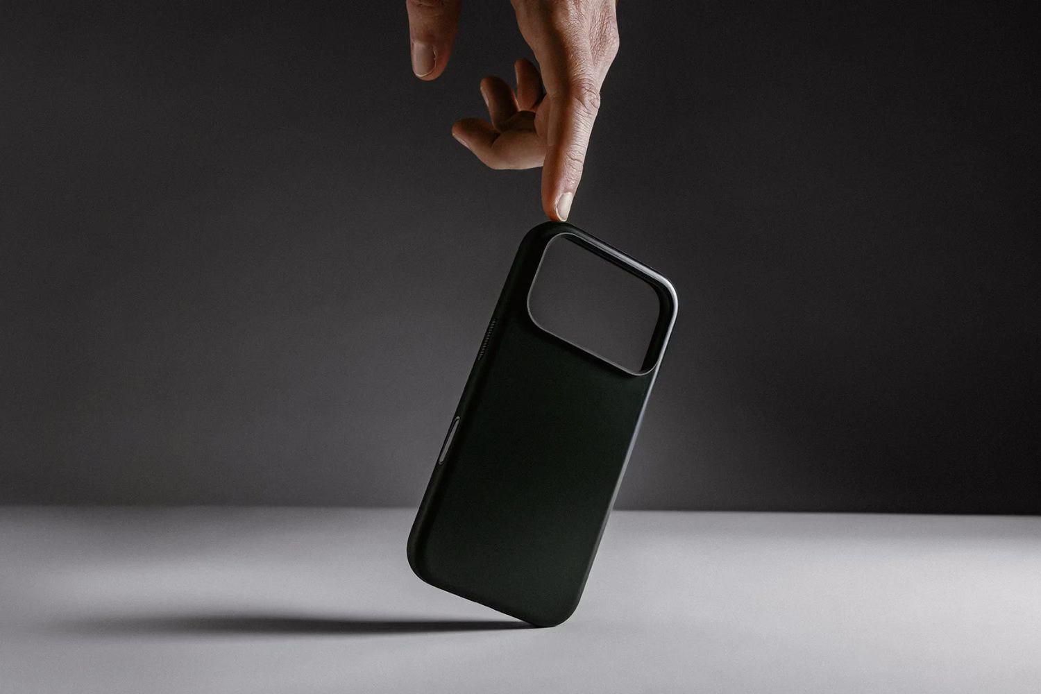 Чохол Nomad Modern Vulcan Black для iPhone 17 Pro Max - 4