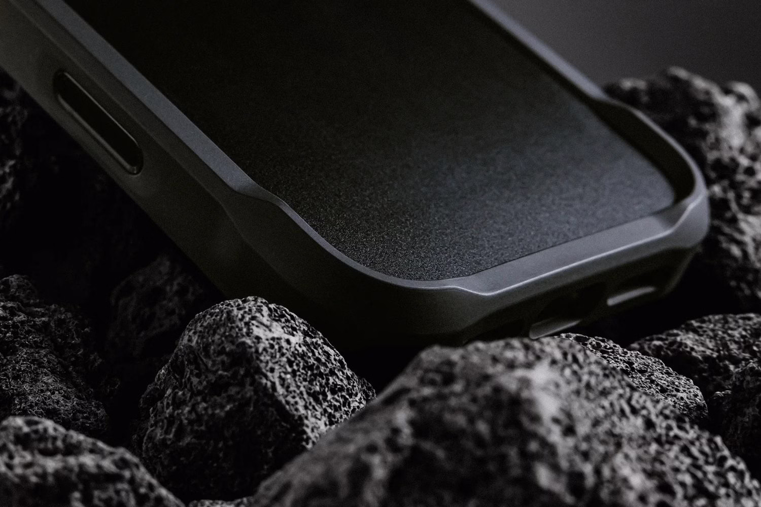 Чехол Nomad Rugged Black для iPhone 17 Pro - 2