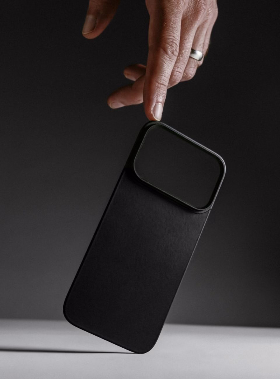 Шкіряний чохол Nomad Magnetic Horween Black для iPhone 17 Pro Max - 4
