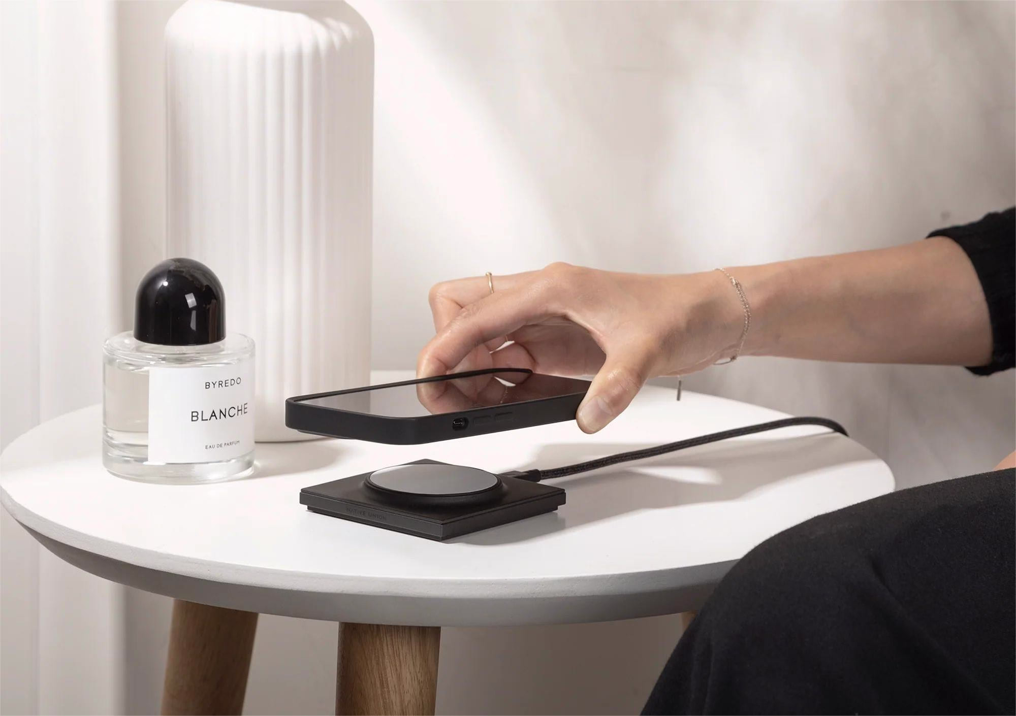 Бездротовий зарядний пристрій Native Union Drop Magnetic Wireless Charger Black - 1