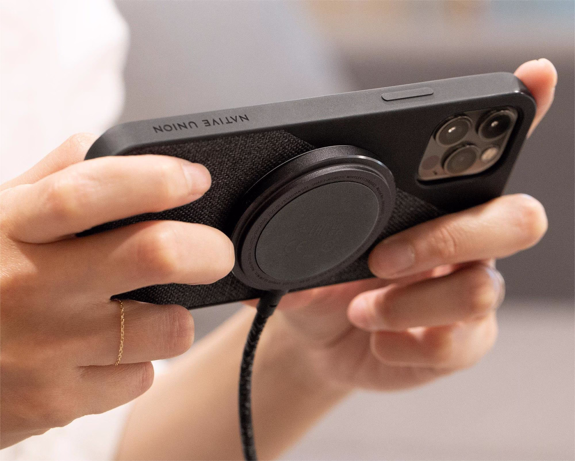 Беспроводное зарядное устройство Native Union Snap Magnetic Wireless Charger Cosmos Black - 1